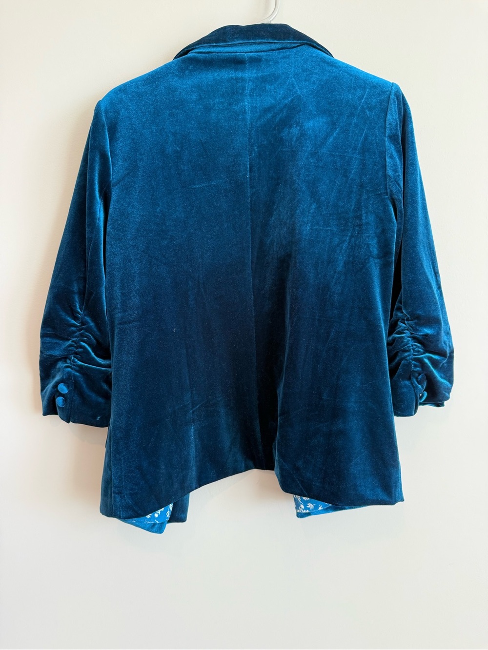 Skies Are Blue Ruched Sleeve Velvet Blazer Size Medium - Picture 6 of 12